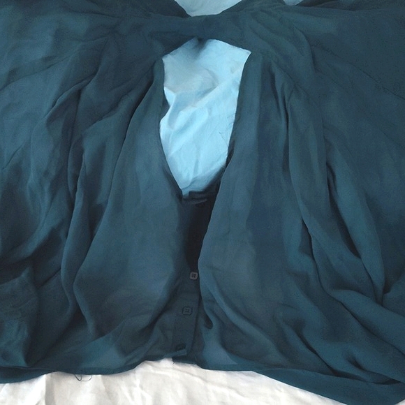 Flowy Bebe Blue Green 💚 Teal 🩵 Blouse Top Size S - Picture 4 of 16